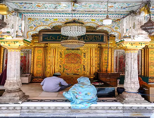 Experience Qawwali at Nizamuddin Dargah
