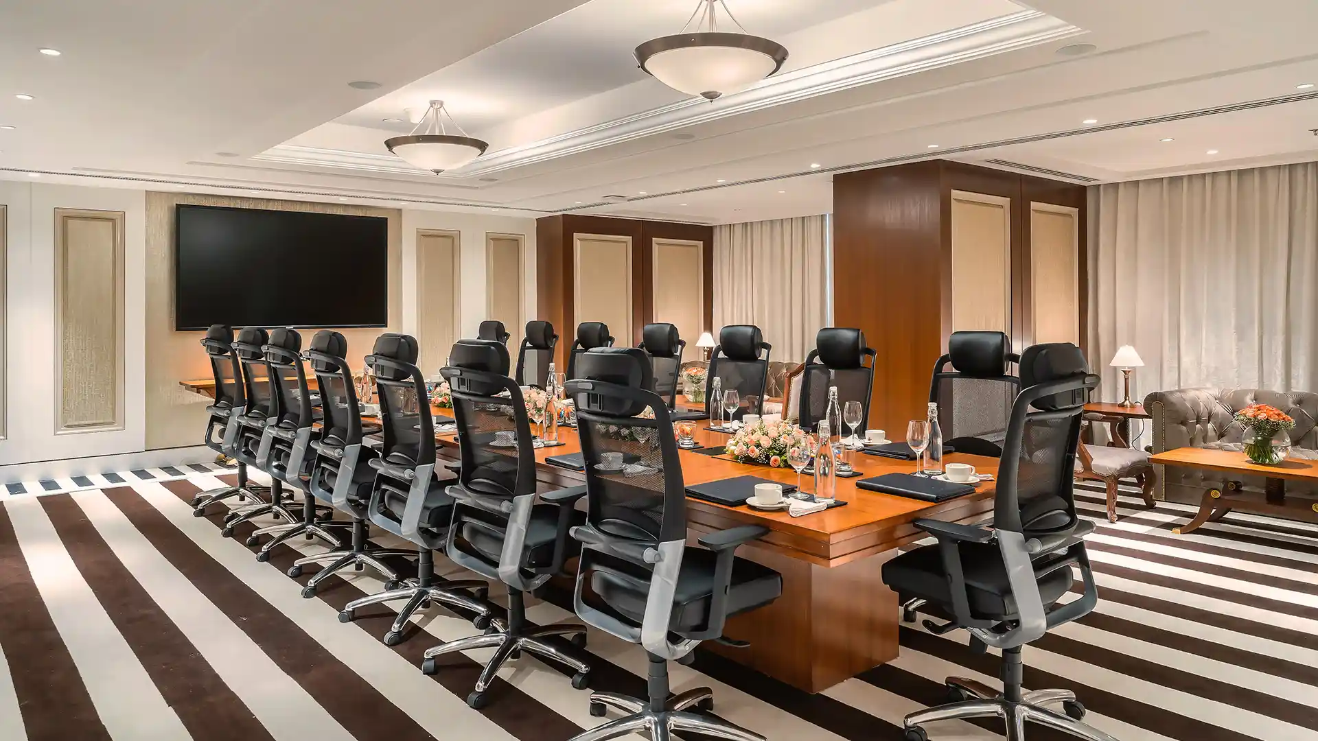 itcnarmada-gallery-meetingsandevents-boardroom-three.webp