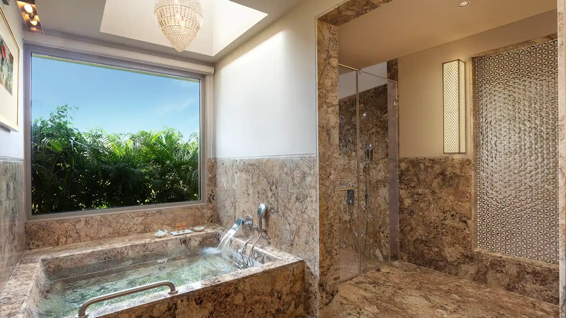 mementosudaipur-gallery-accomodation-aravalisuite-one copy.webp