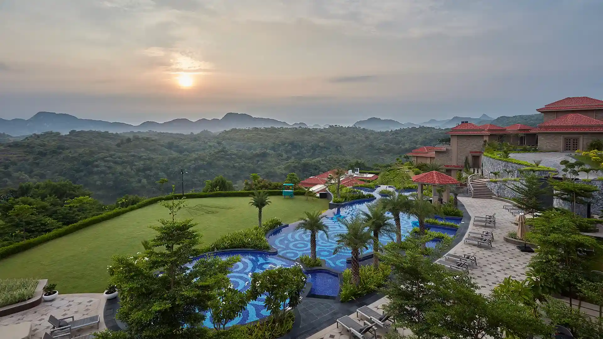 mementosudaipur-gallery-overview-pool copy.webp